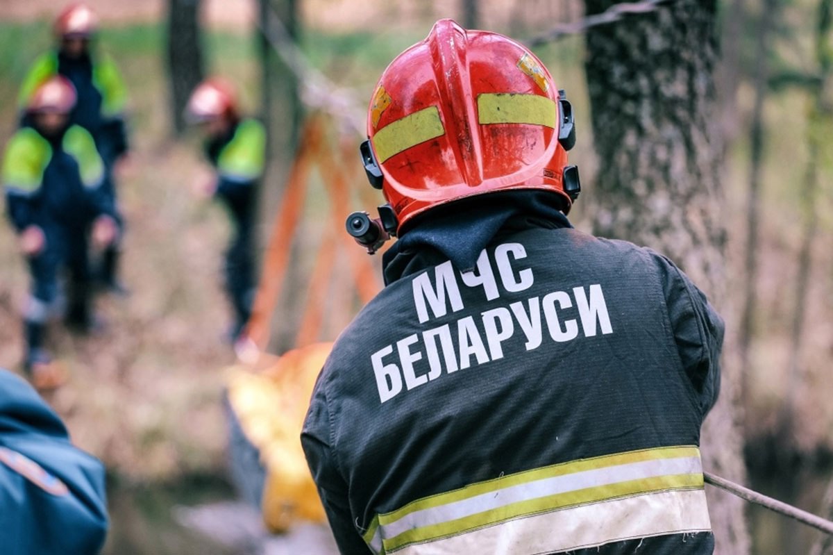 С 30 июня по 7 июля на территории Мозыря и района пожаров не произошло Всего с начала года на Мозырщине отмечено 25 огненных происшествий, на которых погиб 1 человек. В республике зарегистрировано 3683 пожара, жертвами огня стали 323 человека, в том числе 4 ребенка. Еще 397 человек были спасены работниками МЧС при ликвидации чрезвычайных ситуаций. МЧС напоминает: выжигание сухой растительности, пожнивных остатков, трав на корню категорически запрещается. Не проходите мимо горящей травы, сообщите о возгораниях в дежурную службу МЧС по телефонам 101, 112.