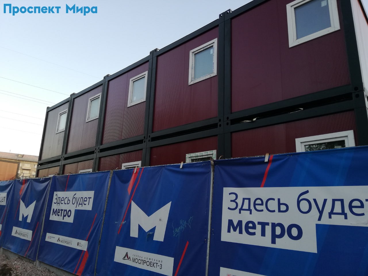 Власти возьмут кредит в 56 миллиардов рублей на строительство метро в Красноярске.  Краевые власти планируют взять бюджетный кредит на 59 миллиардов рублей для строительства метро в Красноярске и ремонт дорог в регионе.  Из них больше 56 миллиардов рублей хотят направить на строительство красноярского метро.   Ранее генподрядчик строительства красноярского метро АО «Моспроект-3» сообщил «ПМ», что общая цена контракта на строительство метрополитена составляет 87,469 миллиардов рублей.  В «Центре транспортной логистики» нам объяснили, зачем краевые власти решили взять кредит на метро.