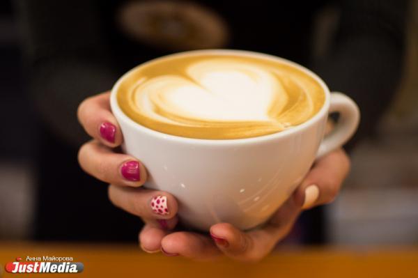 В Екатеринбурге санврачи проверяют кофейни и цеха сети DUO Проверки начались после сообщения в СМИ о том что одна из посетительниц заведения после того как выпила чашку кофе почувствовала себя плохо и ей вызвали скорую С 17 января 2026 года специалисты Роспотребнадзора обследуют кофейни и цеха сети с отбором проб для лабораторных исследований Выводы будут сделаны после получения результатов сообщили в Роспотребнадзоре По данным СМИ накануне некоторые точки сети кофеен перестали работать justmediaru