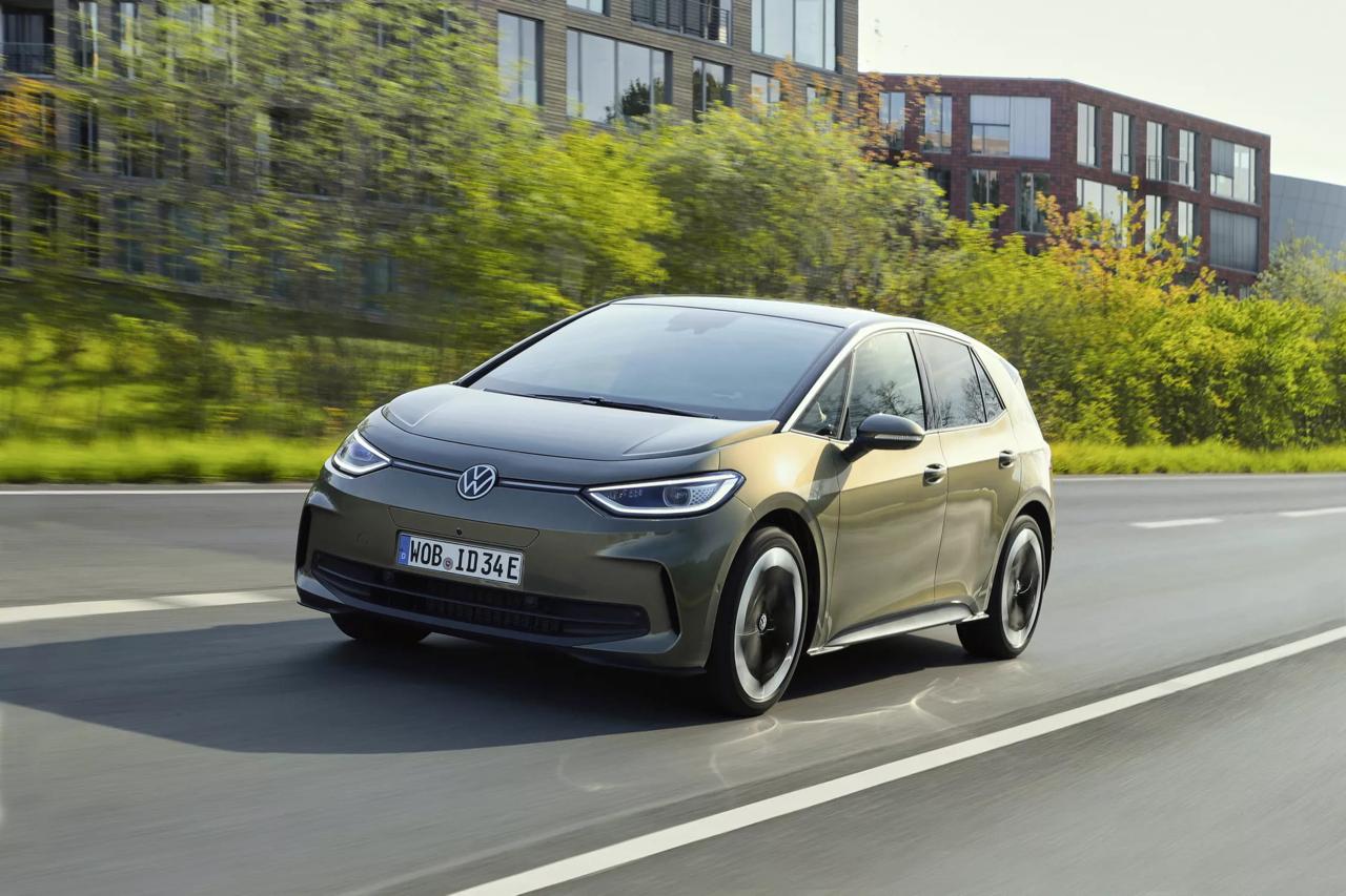 Volkswagen выпустила платную подписку на… лошадиные силы  По умолчанию электрокары Volkswagen ID.3 Pro и Pro S предлагаю владельцу 201 лошадиную силу, но если автолюбитель готов оформить платную подписку за 16,5 фунтов стерлингов в месяц, то производитель разблокирует дополнительные 27 «лошадей». При этом за взлом авто с целью получения 228 лошадиных сил бесплатно может слететь гарантия