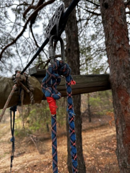 В Волгограде завершили расследование уголовного дела, возбужденного после падения восьмилетнего мальчика с "тарзанки". Ребенок получил серьезные травмы, долго лечился, а виновником в инциденте, по мнению следствия, стал предприниматель, установивший самодельные аттракционы.