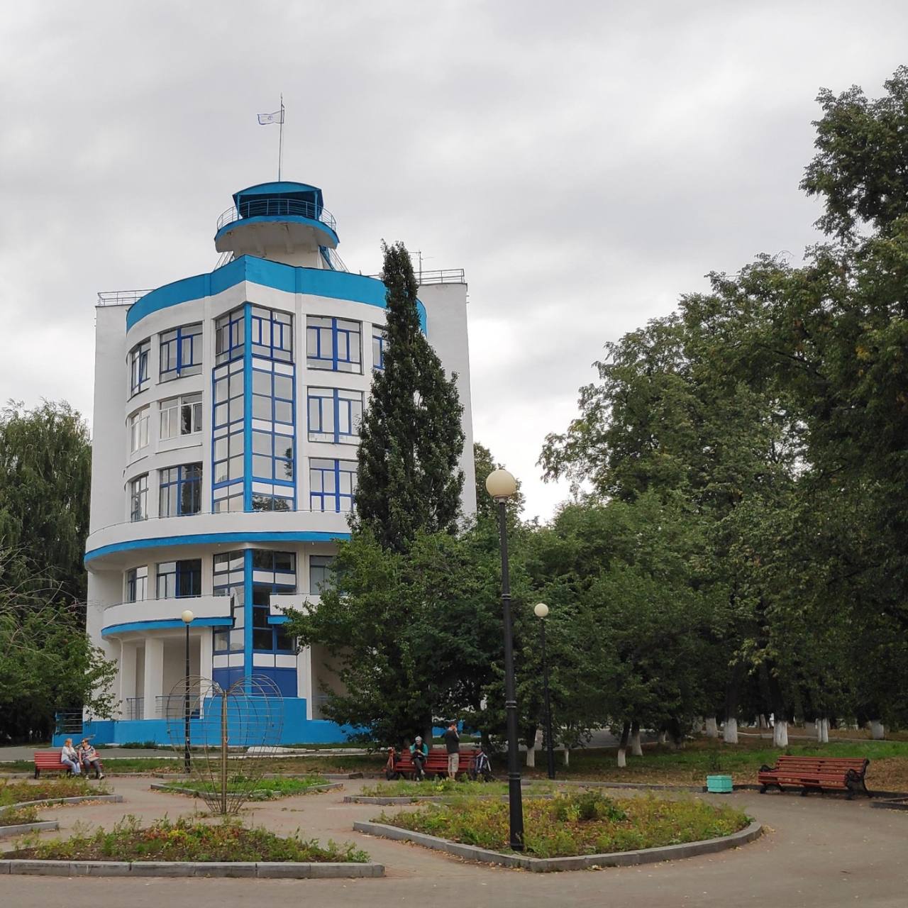 Новая ледовая арена появится между стадионом Динамо и ККТ Космос В новом сооружении будут проходить хоккейные матчи и тренировки в том числе по следж хоккею Здесь также разместятся зал общей физической подготовки и административные помещения пишет 66 RU Новости Екб тут SvetEKB