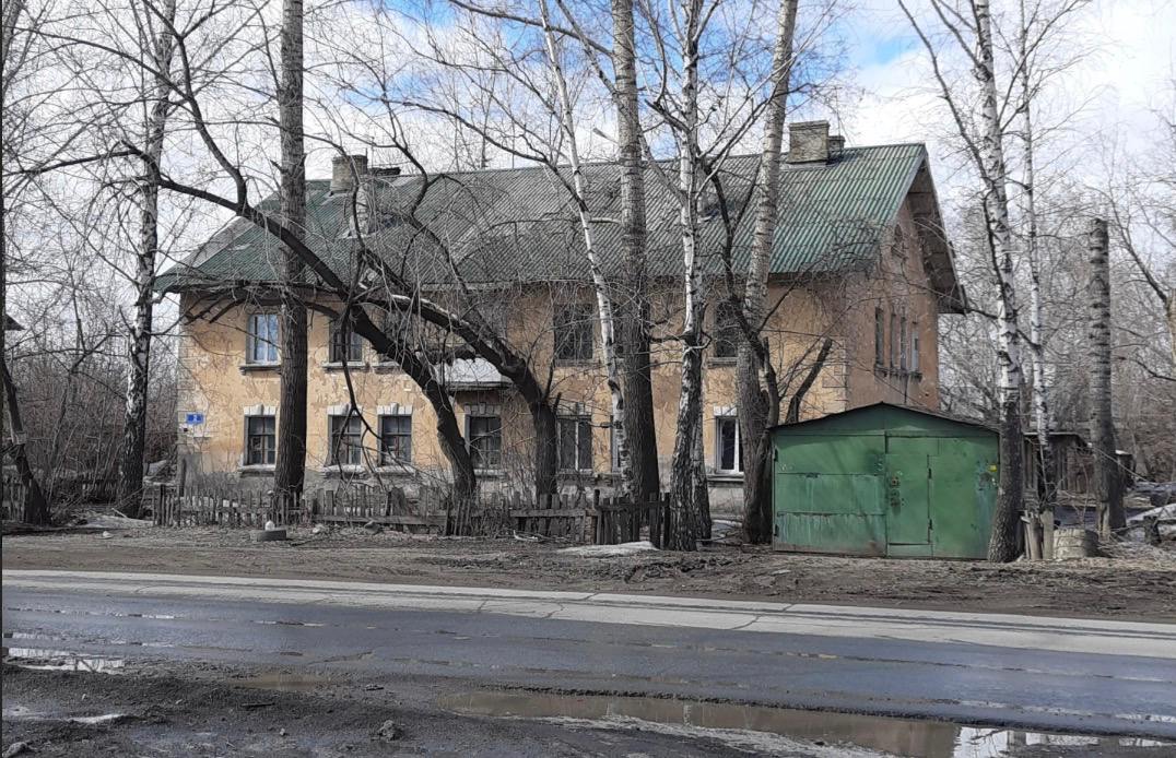 В Новосибирске ввели режим повышенной готовности из-за разрушения дома по улице Солидарности, 2 в микрорайоне Пашино. Информация об этом появилась на сайте муниципалитета.  У здания, которое было построено 68 лет назад, обрушатся конструкция. Департамент строительства и архитектуры, департамент энергетики, жилищного и коммунального хозяйства, администрацию Калининского района сейчас обеспечивают контроль за проблемным объектом и отвечают за расселение жильцов, которым должны предоставить помещение в маневренном фонде.  #новосибирск