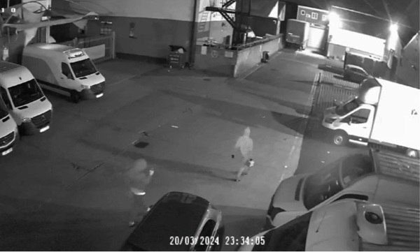 В Лондоне осудили шестерых британцев работавших на ЧВК Вагнер Суд в Лондоне приговорил шестерых молодых британцев к тюремным срокам от 7 до 17 лет за поджог склада с техникой предназначенной для отправки в Украину Как установило следствие преступление было совершено по заданию российской частной военной компании Вагнер признанной в Великобритании террористической организацией Подробнее   anhor uz world london 17 anhoruz Новости события мнения Мобильное приложение IOS Android
