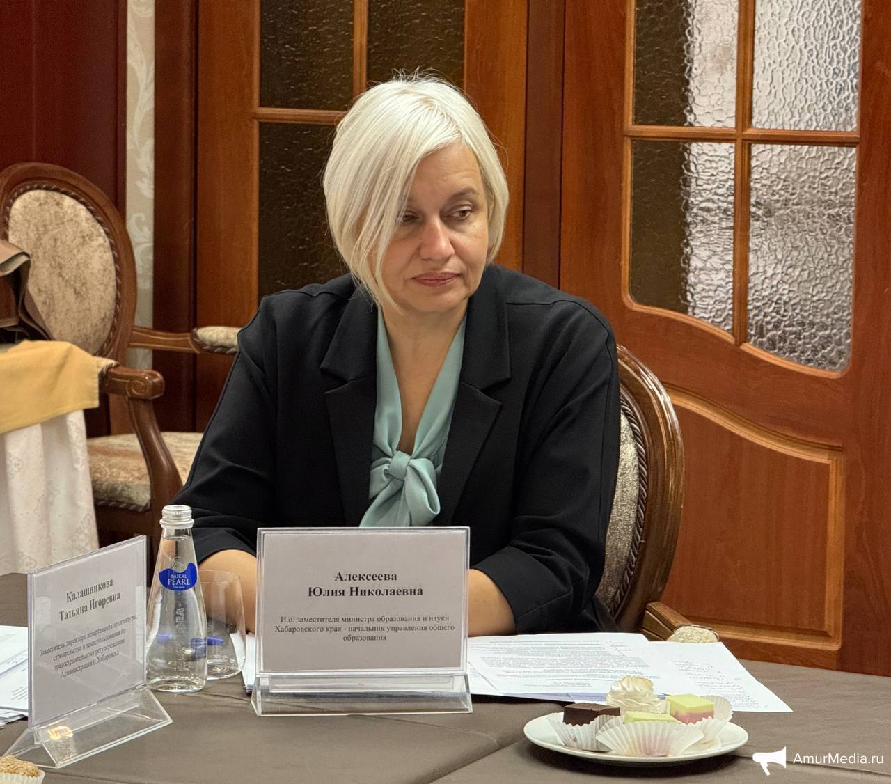 Юлия Алексеева Большая часть социальных объектов построена в советский период И о заместителя министра образования и науки Хабаровского края Юлия Алексеева отвечая на вопрос о дисбалансе социальной инфраструктуры сообщила что ведомство ведет детальный мониторинг загрузки образовательных организаций По ее данным учет осуществляется по детским садам и школам с учетом фактического количества детей и проектной мощности учреждений Эксперт отметила что значительная часть социальной инфраструктуры была построена в советский период что создает сложности при оценке реальной вместимости учреждений в связи с изменением современных нормативов ДеловойКлуб AmurMedia Прислать новость