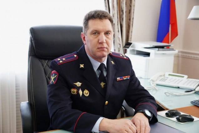 В Магнитогорске задержан начальник городского УМВД Сегодня утром сотрудники ФСБ по Челябинской области задержали начальника УМВД России по Магнитогорску полковника полиции Константина Козицына Как сообщили наши источники высокопоставленный сотрудник МВД подозревается в разглашении сведений составляющих государственную тайну ч 1 ст 283 УК РФ Речь идёт о передаче закрытой информации представителю коммерческой организации не имевшему допуска интересы которой по версии следствия лоббировались с использованием служебного положения