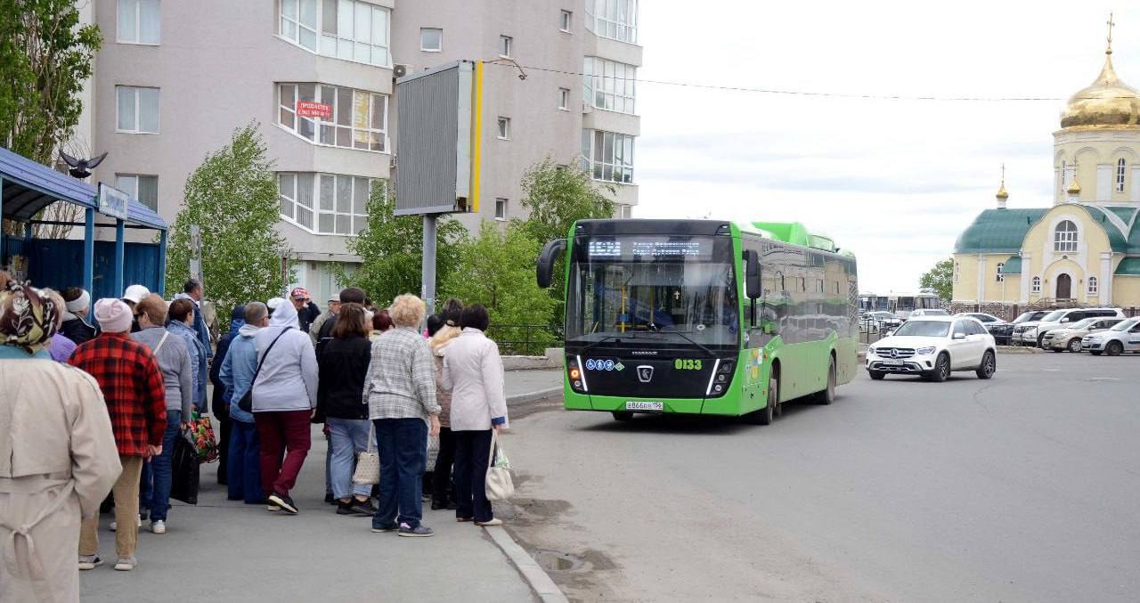 В поселок Берды будет ходить новый автобусный маршрут 85Н Перевозчик найден, сообщили в мэрии. В ближайшее время будет проведен осмотр его транспорта и оценка его технического состояния. Если никаких нареканий не будет, то с середины июля автобусы выйдут на маршрут. Ввести новый маршрут №85н, который в теории должен заменить ушедший 28-й, планируют с февраля. Уже более полугода в микрорайон Красный городок и посёлок Бёрды в Оренбурге проходит только один маршрут и только до центра города. Оренбуржье