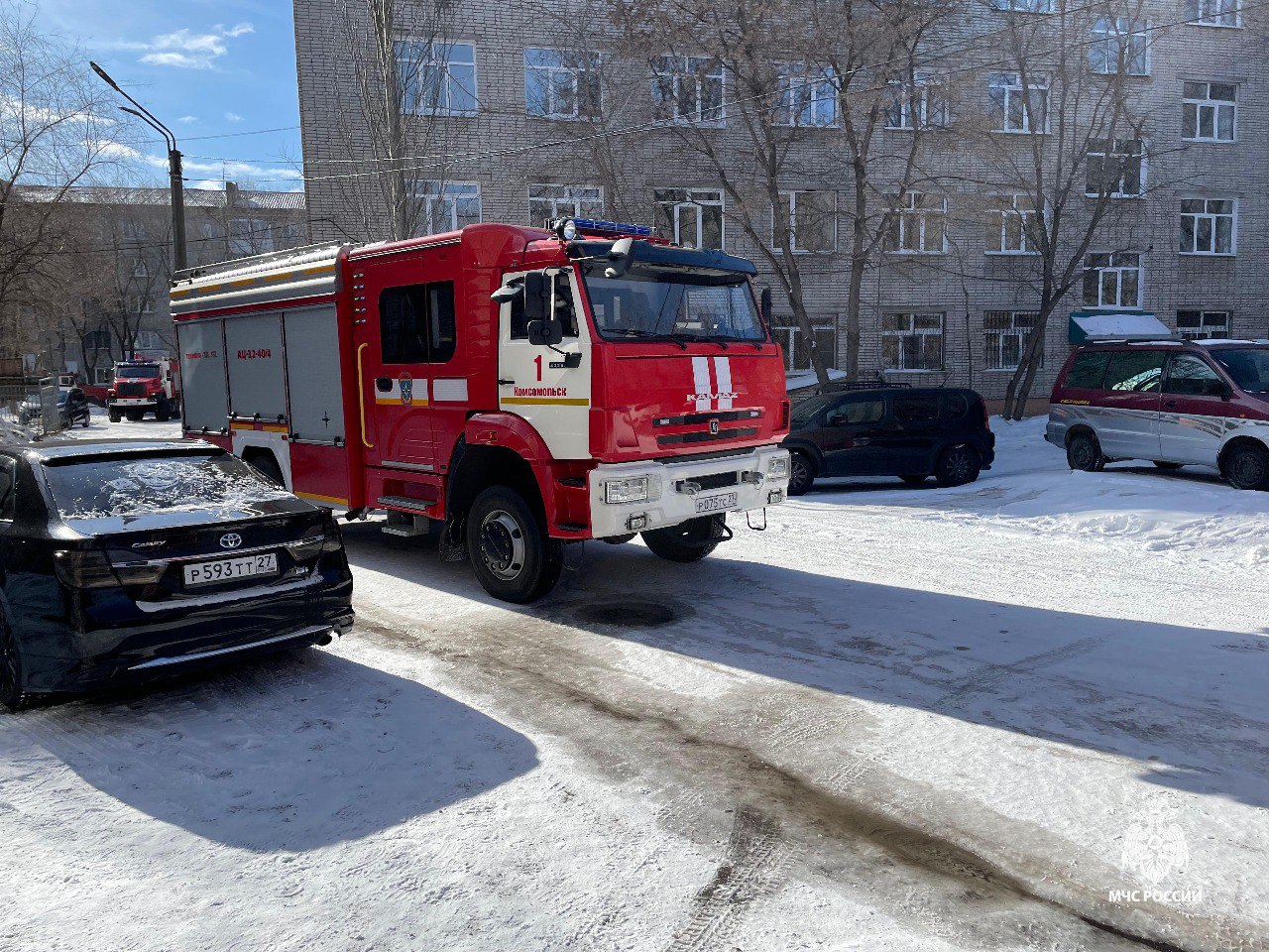 Пожар в городской больнице №7 г. Комсомольск-на-Амуре полностью ликвидирован  В 14:29  мск  руководитель тушения пожара доложил о его полной ликвидации.   Пострадавших в происшествии нет. Причины будут установлены дознавателями Госпожнадзора МЧС России в ходе проведения проверки.