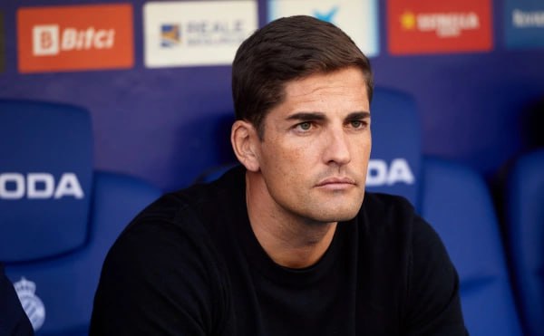 Экс тренер Сочи опроверг использование ChatGPT для подготовки к матчам Бывший тренер ФК Сочи испанец Роберт Морено заявил Sport24 что не использовал ChatGPT для подготовки к матчам и выбора игроков Я не использовал ChatGPT для подготовки к матчам и выбора игроков В современном футболе мы используем инструменты анализа видео данные и скаутские платформы но спортивные решения кто играет как мы тренируемся и какие профили нужны всегда принимает тренерский штаб на основе профессионального опыта сказал Морено По мнению Морено искусственный интеллект не сможет заменить тренера так как это человеческие отношения эмоции и контекст Getty Images Подписаться на РБК Спорт