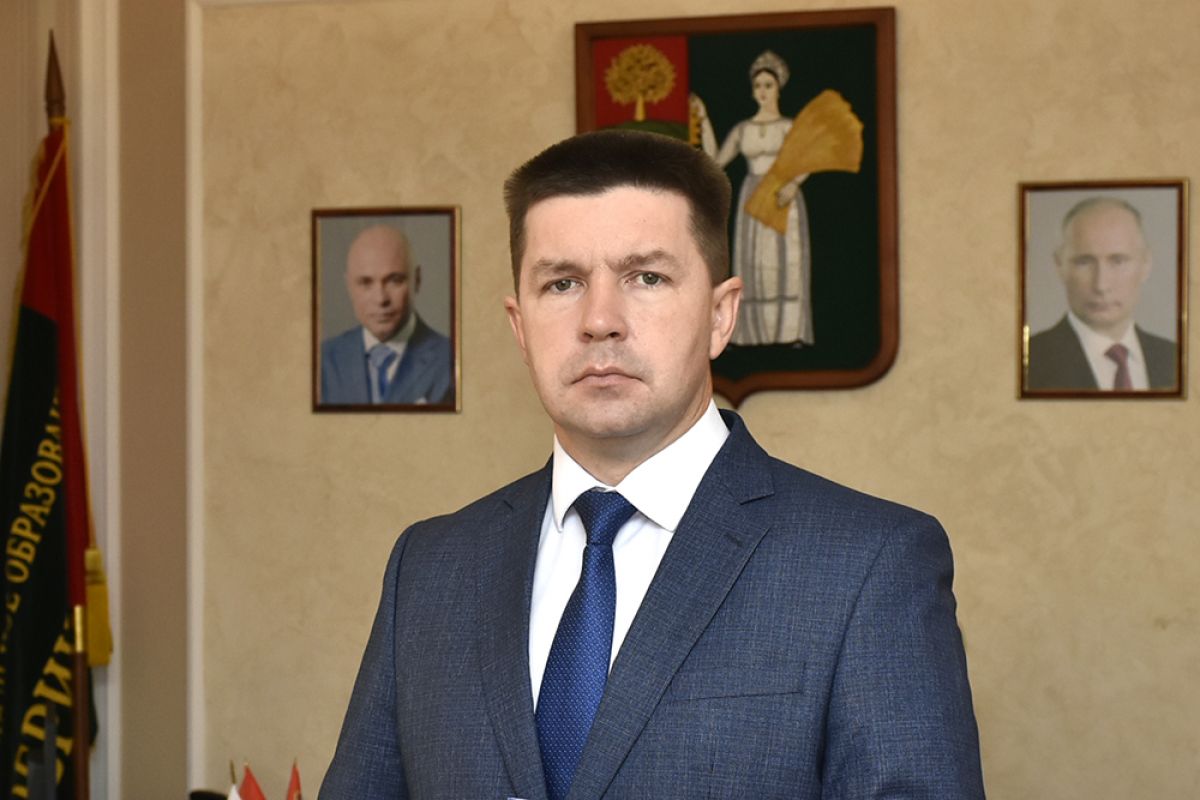 Мэр Липецка Ченцов о ЧП с ударом током 2-летнего малыша в парке Победы: "Ответственные будут наказаны!" Глава Липецка Евгений Ченцов в своем телеграм-канале жёстко высказался по поводу инцидента с ребёнком: двухлетний мальчик получил сильнейший ожог, схватившись за оголённый электропровод прямо в веревочном городке «Тарзан-парка» на территории парка Победы. Происшествие случилось еще 30 мая, но стало известно о нем лишь спустя шесть дней – когда местные СМИ подняли тревогу. ↗ Прислать новость Подписаться