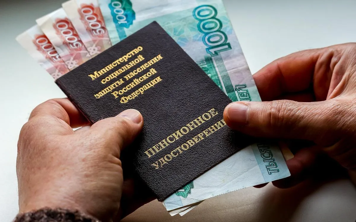 Накопительные пенсии россиян с 1 августа повысят на 17 3 процента Перерасчёт проведут беззаявительно он коснётся около 136 тысяч человек сообщили в Социальном фонде России Повышение также затронет участников программы софинансирования пенсионных накоплений родителей направивших материнский капитал на пенсию а также граждан формировавших накопления самостоятельно вне программы софинансирования