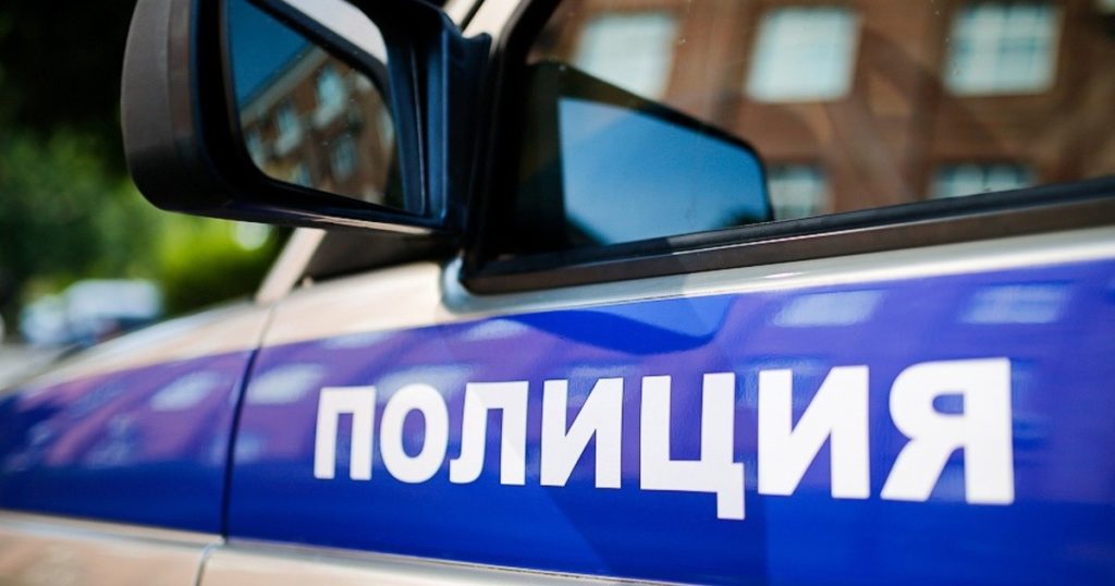 За езду без прав и в нетрезвом виде жителя Рязанского района арестовали на 12 суток Как сообщает региональная Госавтоинспекция, в селе Вышгород Рязанского района дорожные полицейские остановили мопед, которым управлял 28-летний мужчина без водительских прав. Инспекторы предположили, что он пьян, отстранили его от управления транспортным средством и предложили ему пройти освидетельствование на состояние опьянения. С результатом освидетельствования водитель согласился, прибор показал 0,769 мг/л. В отношении мужчины составлен административный протокол по ч. 3 ст. 12.8 КоАП, суд назначил наказание в виде административного ареста сроком 12 суток.