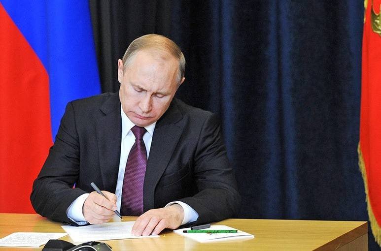 Владимир Путин подписал закон, устанавливающий особенности признания в РФ документов о праве на недвижимость, действовавших на территории новых регионов на день их принятия в состав России