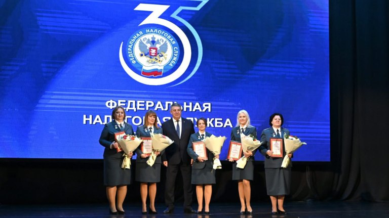 Богомаз поздравил брянских налоговиков с профессиональным праздником guberniya tv obshhestvo 321463 Губернатор Брянской области Александр Богомаз отметил заслуги сотрудников и ветеранов налоговой службы подчеркнув их вклад в развитие экономики региона а также напомнил о 35 летии Федеральной налоговой службы и цитировал слова Президента о достижениях ФНС ƃℾ подписаться прислать новость