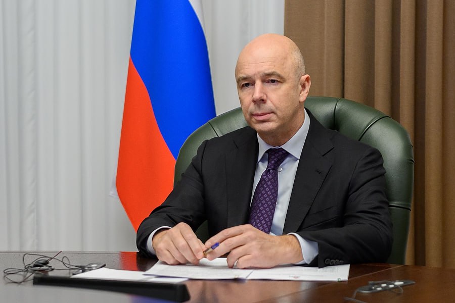 Минфин РФ готов обсуждать ставку НДС на уровне 3-4% для предприятий в сфере общепита, чтобы избежать дробления бизнеса. Об этом сообщил глава министерства Антон Силуанов на встрече Президента России Владимира Путина с членами «Деловой России».