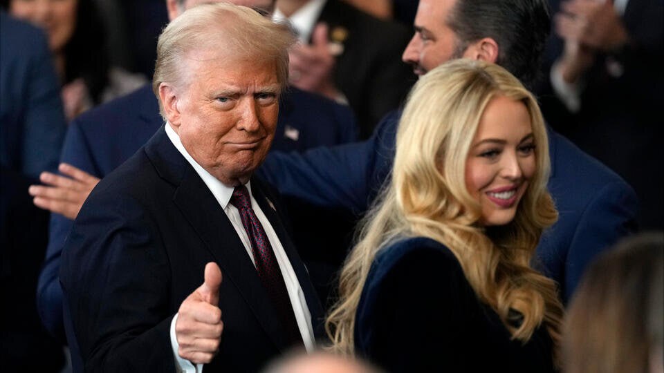 Дональд Трамп 11-й раз стал дедушкой. Его дочь Тиффани родила внука, которого назвали Александром. Санёк, тебе столько предстоит узнать...