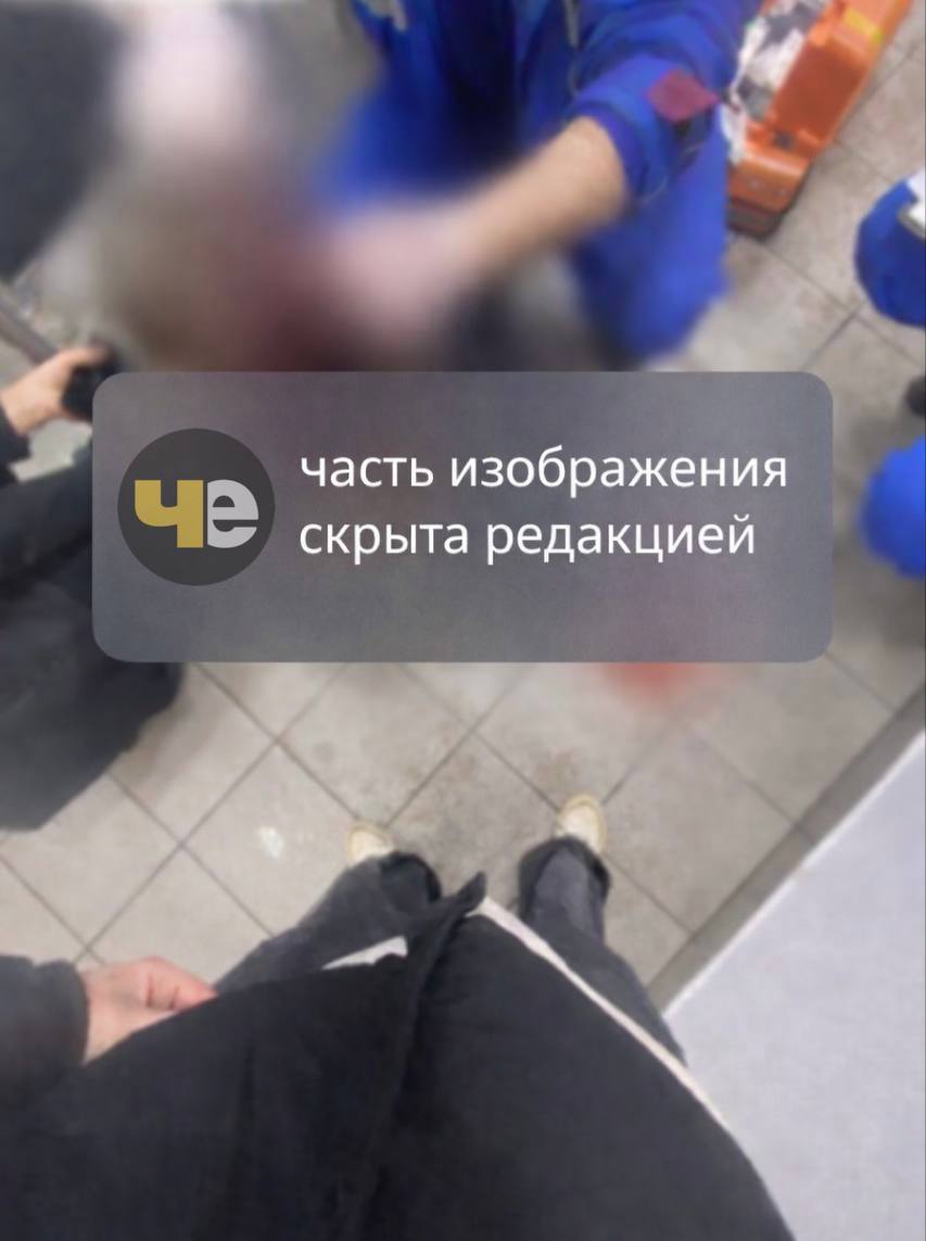 Семиклассница потеряла сознание во время прохода через турникет в чертановской школе и попала в реанимацию Все случилось в школе 1173 Мать девочки утверждает что ее ударило током Мы смотрели видео с камер вместе с СК Там отчетливо было видно как она перекладывает карту к турникету и ее парализует Это не потеря сознания она столбом упала передают слова матери пострадавшей Осторожно Москва Как рассказали msk1 news в департаменте науки и образования в школе начали проверку В настоящее время устанавливаются все обстоятельства произошедшего в том числе состояние и безопасность технического оборудования на входе в школу а также действия ответственных должностных лиц В случае подтверждения нарушений требований безопасности и регламентов эксплуатации оборудования виновные лица понесут ответственность добавили в департаменте Фото Чертаново Telegram