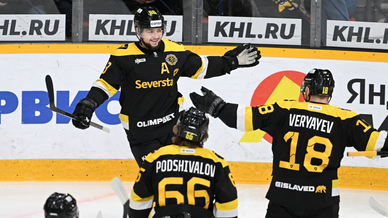 Северсталь обыграла Торпедо и вернулась на 1 место в турнирной таблице набрав 61 очко Матч в Ледовом Дворце сегодня закончился со счетом 7 6 в пользу череповчан Дубли забили Руслан Абросимов и Адам Лишка и по одному голу отличились Давид Думбадзе Александр Скоренов и Николай Чебыкин Фото КХЛ