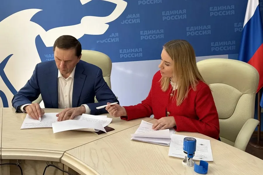 Виктор Игнатов заявился на праймериз в Новосибирской области Действующий депутат Госдумы Виктор Игнатов подал документы для участия в предварительном голосовании Единой России по Барабинскому округу Праймериз пройдут в электронном формате с 25 по 31 мая В этом году партия ужесточила правила кандидатам запретили совмещать округа и партийные списки Подробнее читайте по ссылке     INFOPRO54 Мы в других соцсетях MAX VK Дзен ОК Фото предоставлено пресс службой автор фото Анастасия Вишленкова