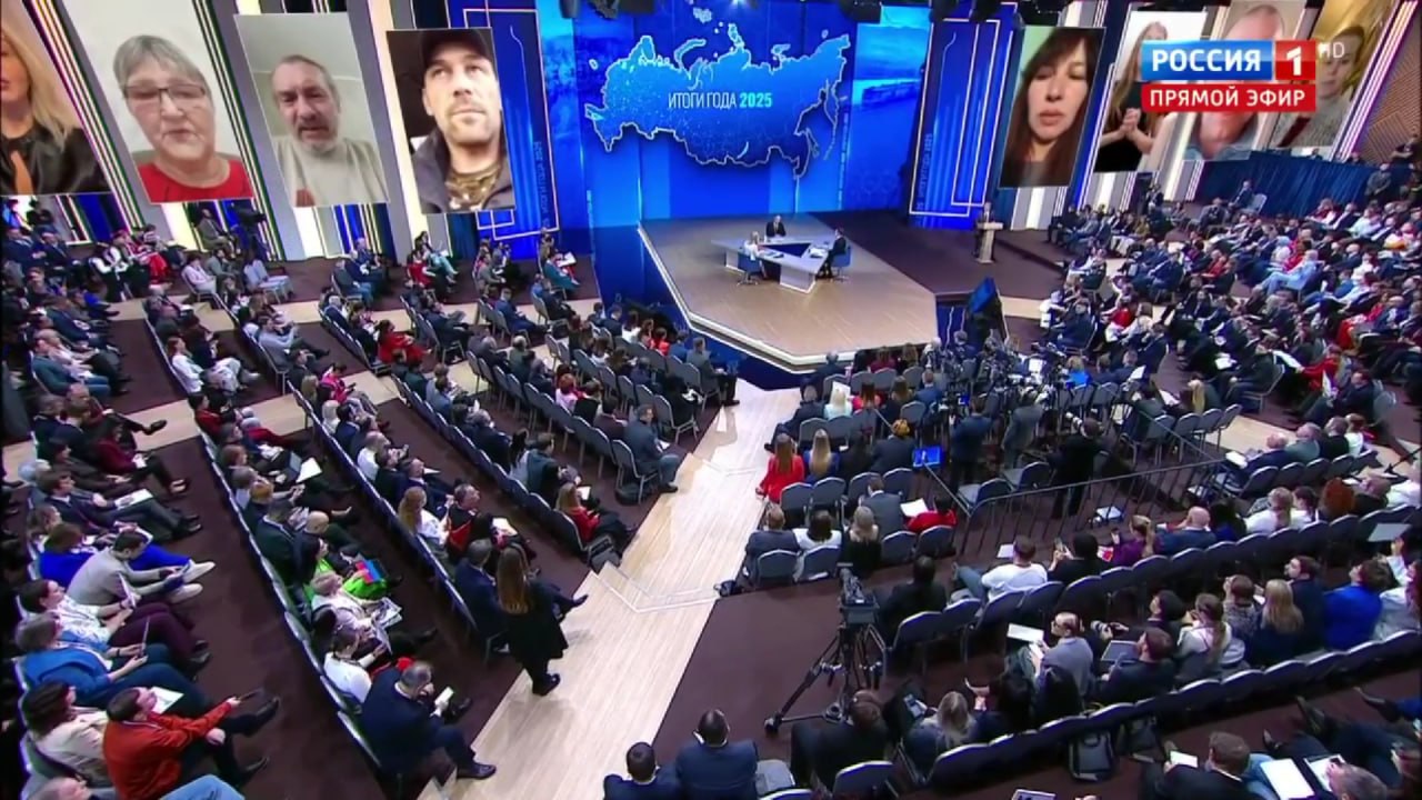 Программа Итоги года с Владимиром Путиным 2025 завершилась В ходе прямой линии которая длилась четыре с половиной часа президент ответил на десятки вопросов касающихся СВО нового мессенджера MAX утилизационного сбора поддержки семей с детьми образования и других тем Итоги года 25 vmfareast
