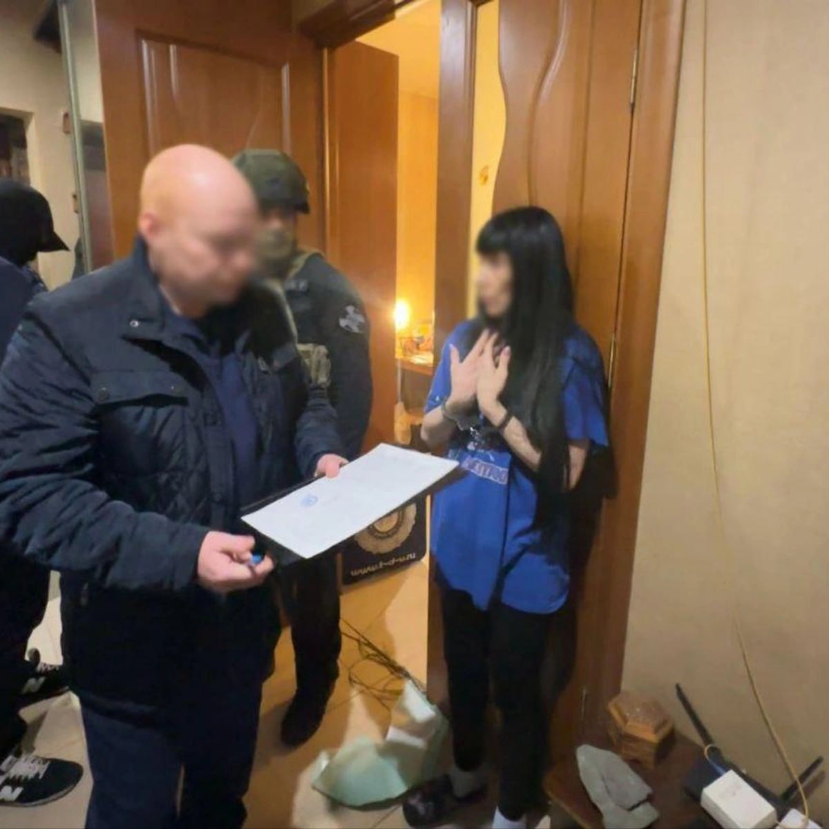 В Петербурге вычислили и задержали экстремистов, которые призывали к насилию в СИЗО и исправительных колониях. Они размещали в интернете призывы к социальной ненависти и вражде по отношению к заключенным и арестованным, которые сотрудничали с администрациями исправительных учреждений, и сотрудникам правоохранительных органов. Некоторые заключенные, проникнувшись экстремистскими идеями, применяли физическое насилие по отношению к своим сокамерникам. пресс-служба ГУФСИН России по Санкт-Петербургу и Ленинградской области