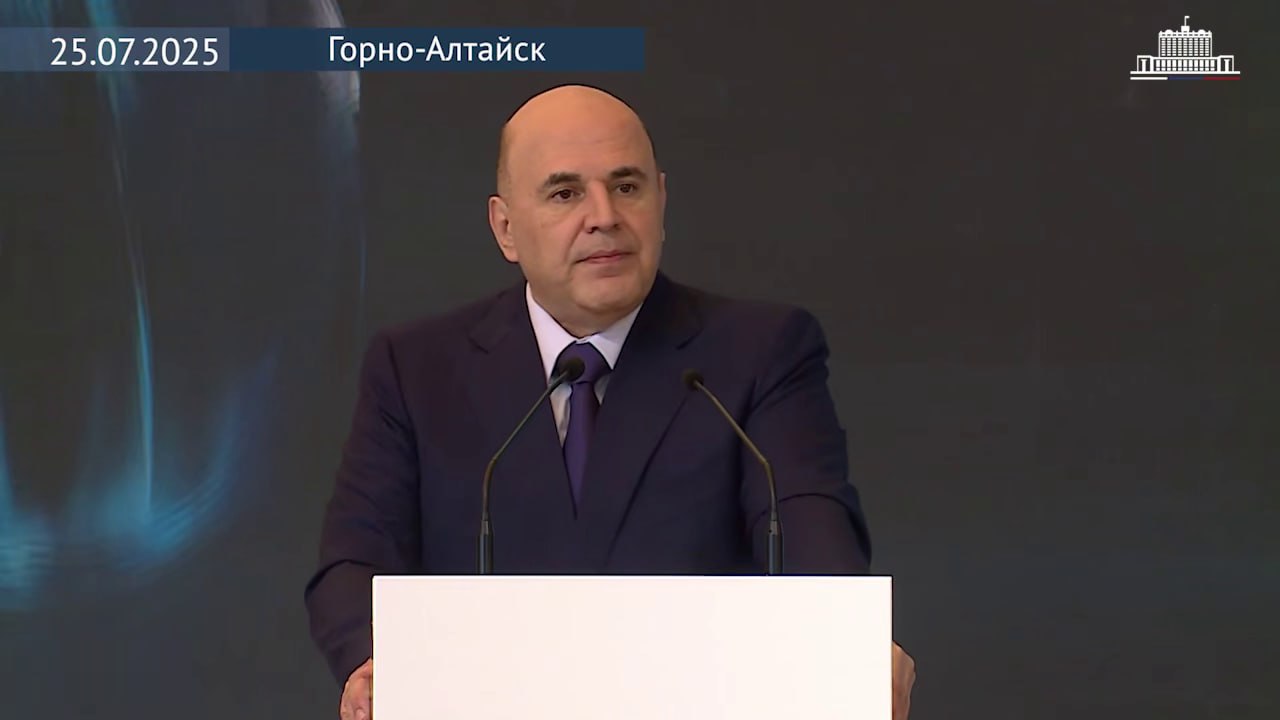 Премьер-министр РФ Михаил Мишустин пригласил другие страны совместно работать над созданием долгосрочной модели прогнозирования колебаний уровня Каспия. "Пристально смотрим и нашего внимания требуют и вопросы обмеления Каспийского моря, они вызваны глобальными изменениями климата. И здесь одна из главных задач - создать эффективную и, главное, долгосрочную модель прогнозирования колебаний уровня этого уникального водоёма; на её основе выстраивать экономическую деятельность и минимизировать возможные негативные последствия", - сказал Мишустин, выступая на пленарном заседании Международной экологической конференции, которая проходит на алтайском всесезонном курорте "Манжерок". Он отметил, что минприроды РФ уже работает в этом направлении. "Приглашаю зарубежных коллег присоединиться. От состояния Каспийского моря зависит качество жизни миллионов граждан. И его сохранение и рациональное использование - наша общая ответственность и наша общая задача", - подчеркнул глава российского кабмина.