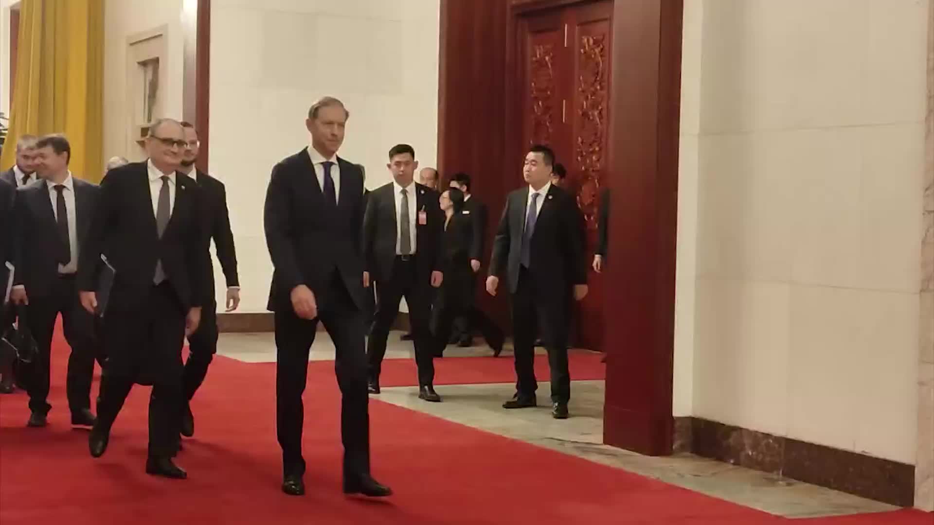 Денис Мантуров обсудил инвестиционное сотрудничество России и Китая в Пекине