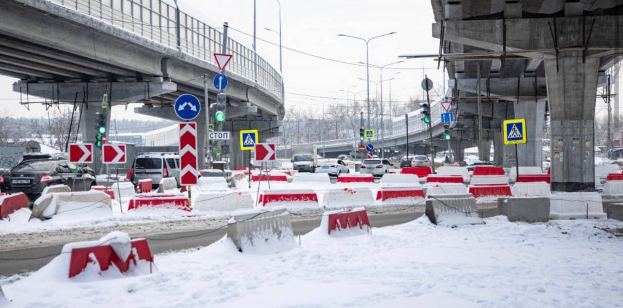 Движение по старому мосту у «Калины» закрыто до 7 марта  Строители перекроют старый путепровод и начнут его демонтаж. Работы стартуют со стороны Куйбышева, над железной дорогой для разбора мостовых пролетов будет использован консольно-шлюзовой кран.    Алсу Султанова