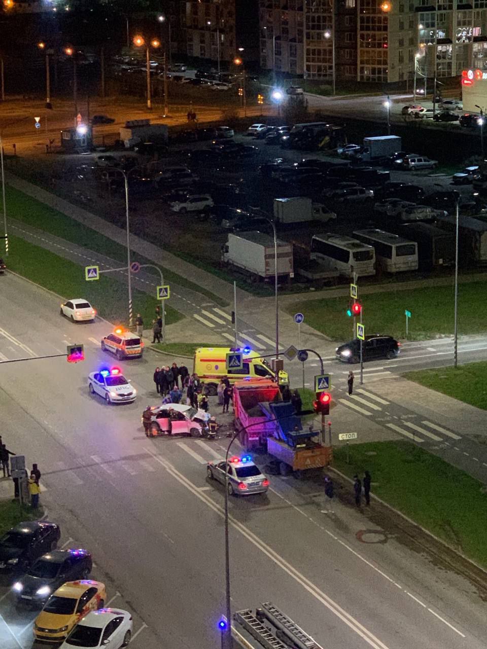 В Твери произошло ДТП на улице Левитана По сообщениям очевидцев, погибла девушка. Подробности уточняются. Пилот Подписаться #ДТП #ДТП_с_погибшими