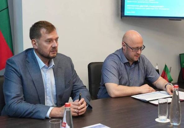 Запорожская область интегрируется в Национальную систему пространственных данных Губернатор Евгений Балицкий провёл рабочую встречу с представителями Росреестра и Роскадастра, на которой обсудили подключение региона к Единой цифровой платформе «Национальная система пространственных данных» ЕЦП НСПД . Что это значит? Все данные о землях, объектах недвижимости и их владельцах будут собраны в одном цифровом пространстве. Обеспечится прозрачность и доступность информации для граждан, бизнеса и органов власти. Это ускорит развитие инфраструктуры, упростит оформление прав на собственность и откроет новые возможности для инвестиций. Запорожская область уже передала в систему значительный объём картографических данных, и работа по интеграции продолжается! Внедрение цифровых технологий – важный шаг к эффективному управлению территорией и экономическому росту региона! Новый Мелитополь подпишись