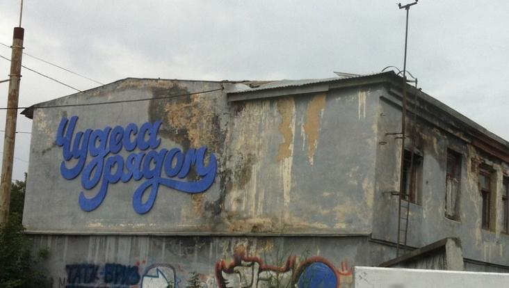 Кажется ЖКХ в регионе ожидает большая зачистка Ожидается массовое привлечение к уголовной ответственности руководителей управляющих компаний в ведении которых находится старый и аварийный жилой фонд сообщает Источник Привлекать будут по ст 238 УК РФ выполнение работ и оказание услуг не отвечающих требованиям безопасности Основание отсутствие надлежащего содержания и ремонта которое привело к существенному увеличению износа дома и признания его аварийным Ну и ну Такими темпами у нас добрая половина рынка сменится