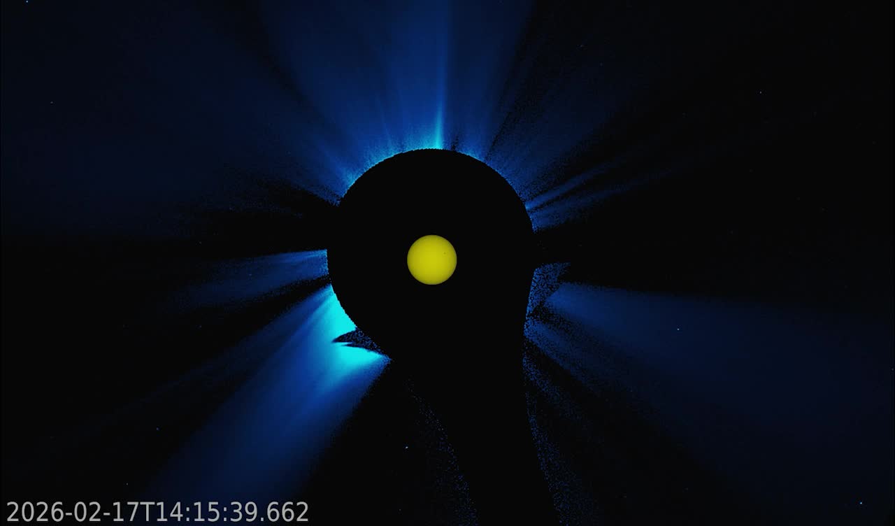 Космические приборы запечатлели Луну во время солнечного затмения