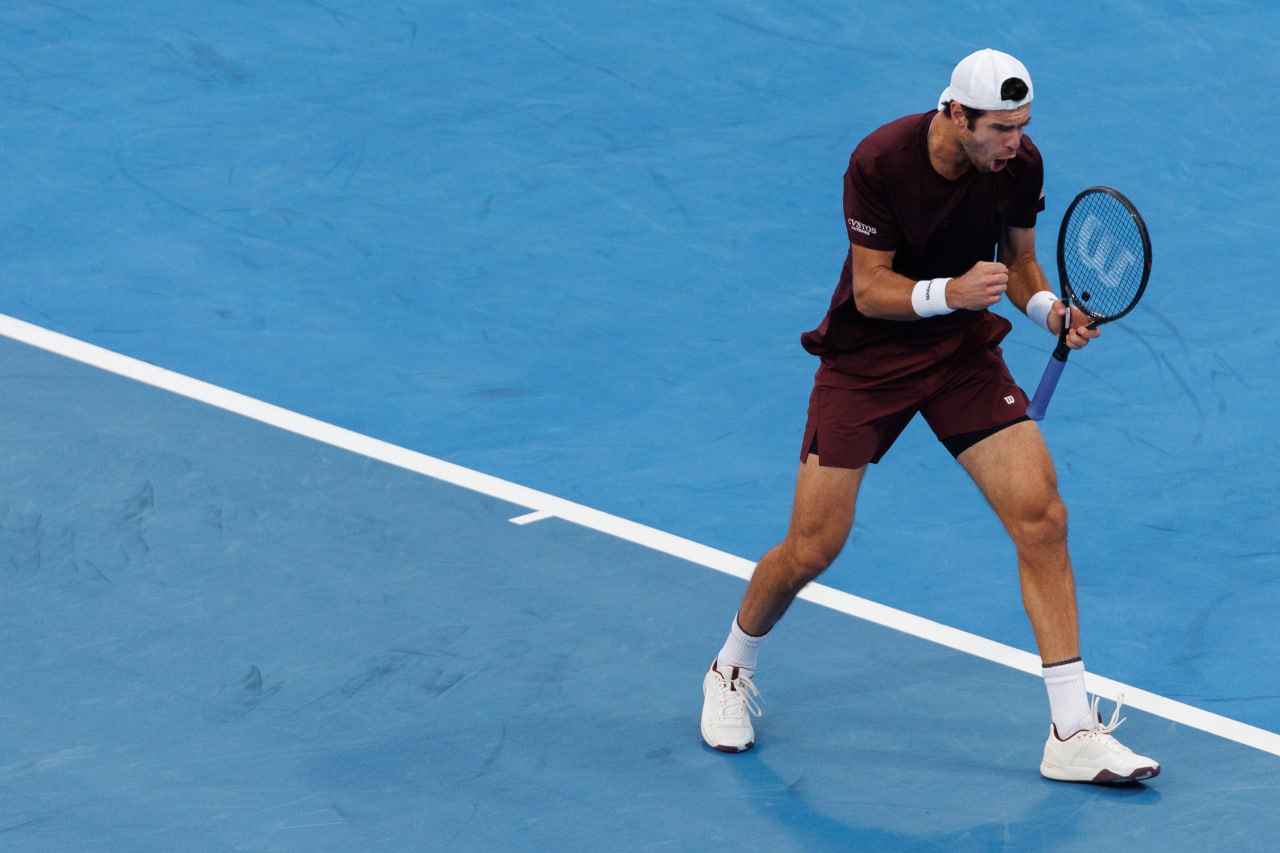 Хачанов вышел в четвертьфинал турнира в Дохе Карен обыграл венгра Фучовича 6 2 4 6 6 4 Теперь он сыграет против победителя матча Алькарас Ройе news matchtv DeFodi Images Getty Images