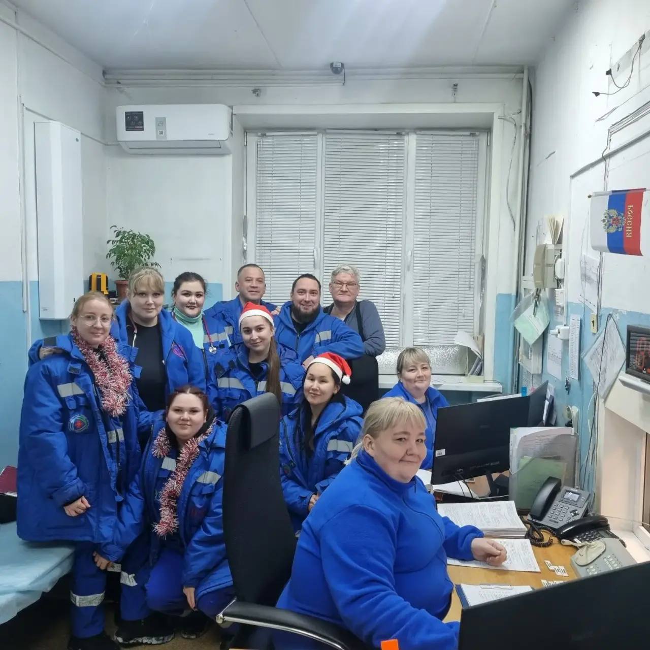 В новогоднюю ночь уфимцы 1210 раз вызывали скорую Всего в городе дежурили 330 бригад врачей Наиболее частые жалобы сердечные приступы различные травмы и резко развившаяся одышка Айрат Рахматуллин министр здравоохранения В травмпункт обратились четыре ребенка Все с травмами в т ч полученной при катании с горки Спутник FM Уфимская Волна