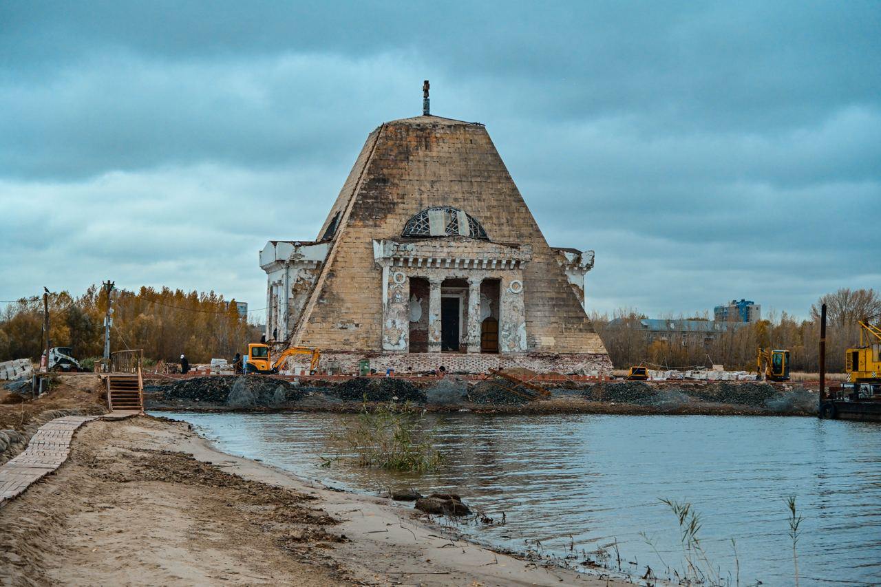 Институт развития городов РТ займется благоустройством территории храма-памятника Нерукотворного образа спасителя. Здесь появятся мост, пешеходные пути для прогулок и санузлы.  Проектная группа будет работать с привлечением служителей епархии, историков и культурологов. Работы пройдут в рамках Стратегии развития Казанки