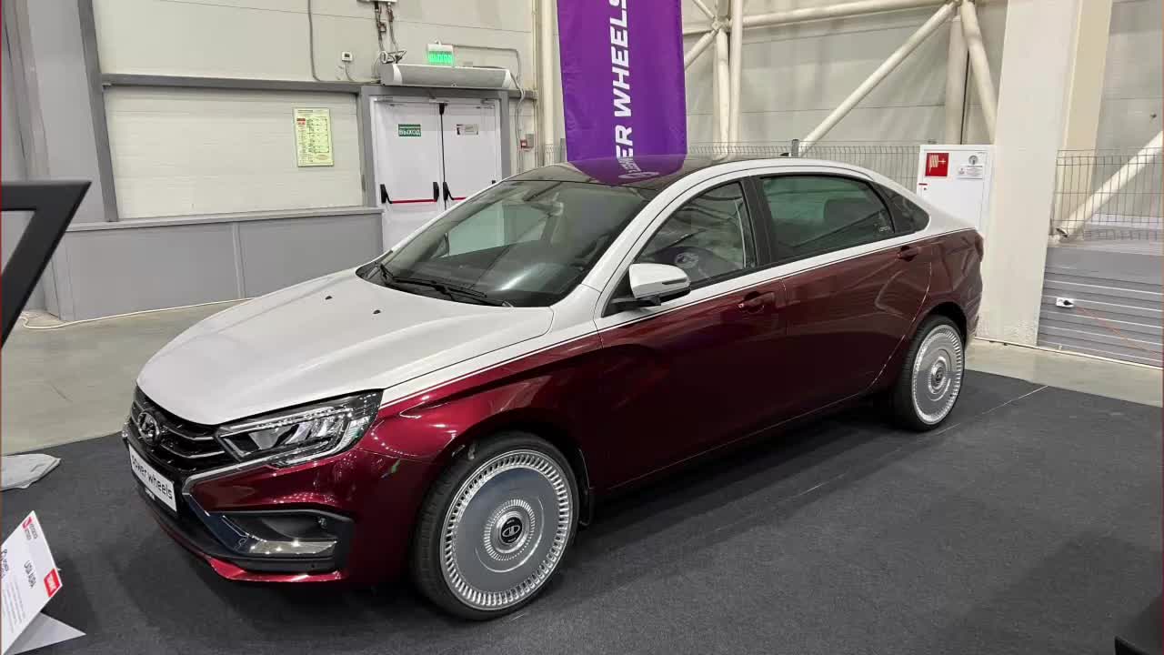 Презентация Lada Aura в стиле Maybach на Московском автосалоне