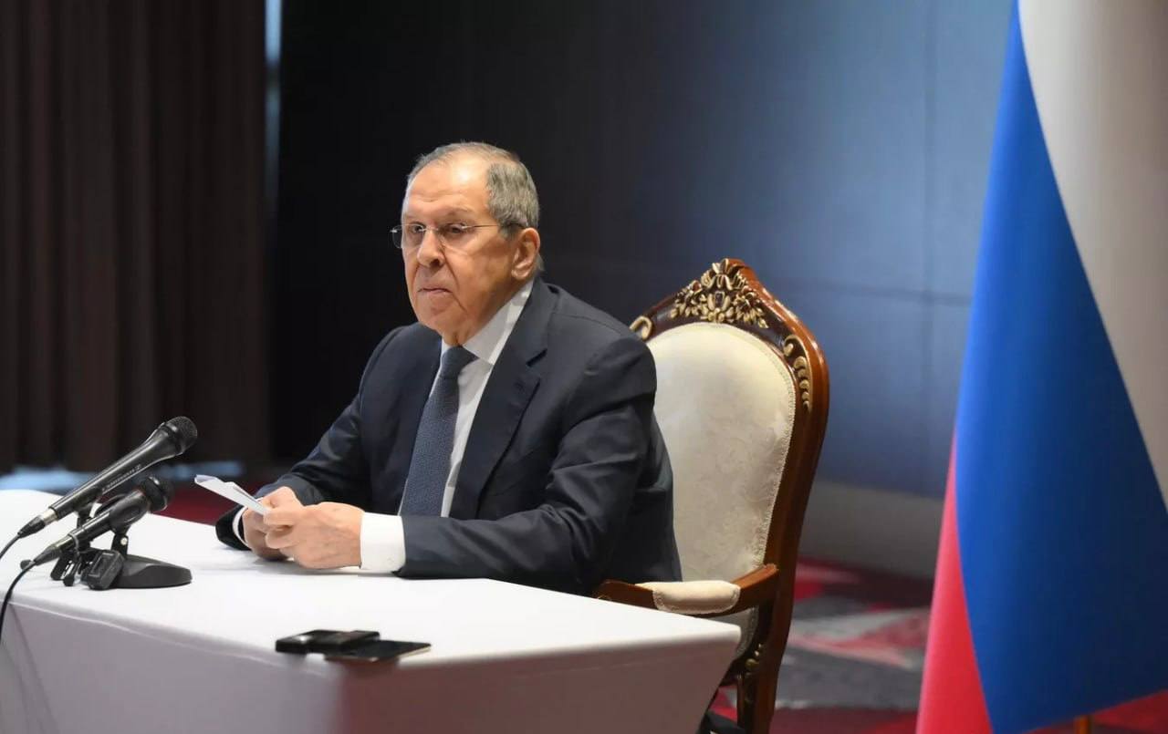 Сергей Лавров: Россия отдаёт предпочтение методам дипломатии в контексте ситуации вокруг Украины По его словам, урегулирование в ходе переговоров возможно, но для этого нужно устранение первопричин. Глава МИД России обратил внимание, что разговоры об угрозе Третьей мировой войны стали будничными. Это печально в условиях подъема реваншистских настроений в Европе. #Россия #Украина #Европа #ЕС