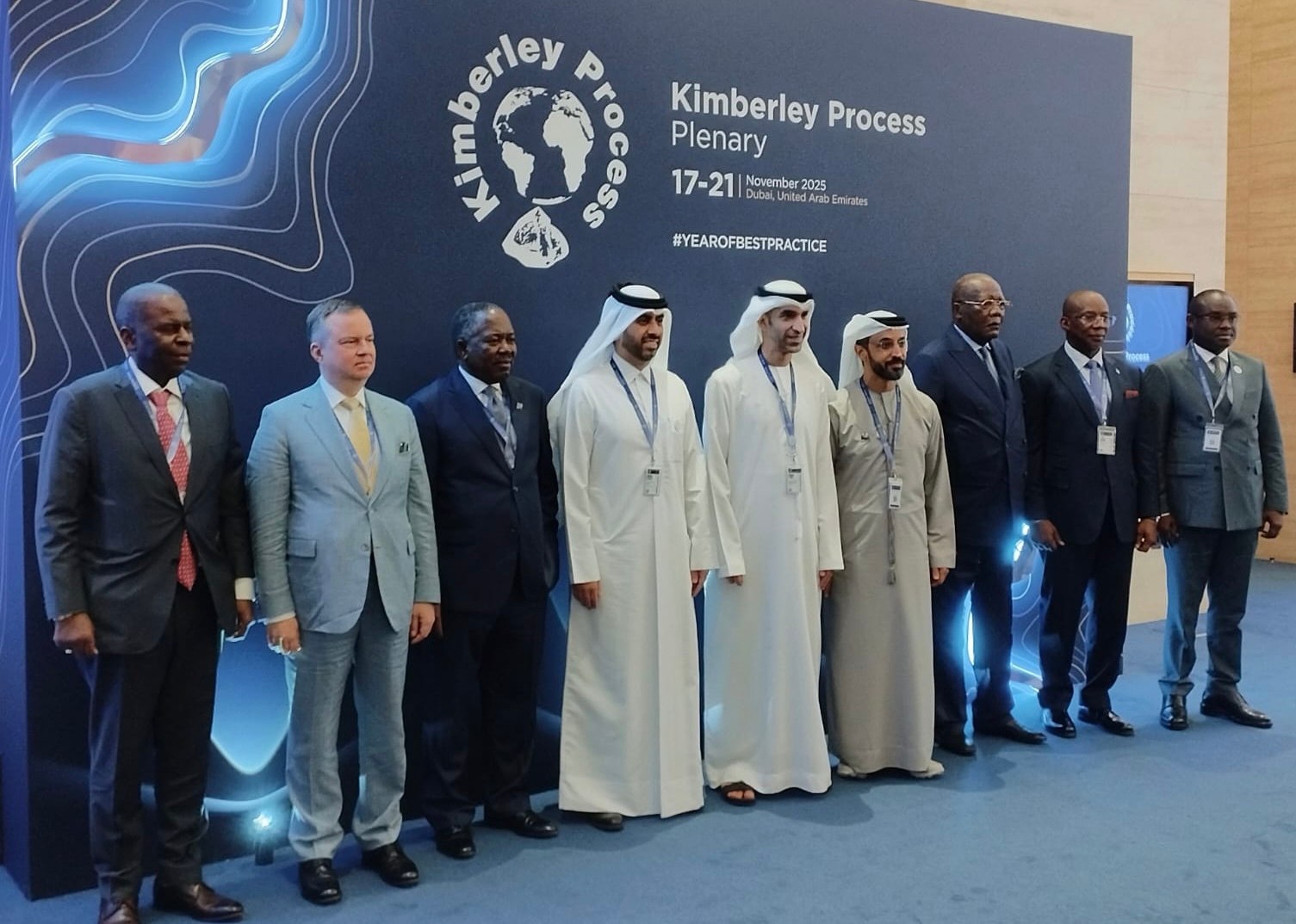 Минфин России VK Алексей Моисеев Россия выступила за укрепление стандартов ответственной добычи алмазов 20 ноября в рамках Пленарного заседания рабочих органов Кимберлийского процесса КП состоялась Министерская встреча участников Кимберлийского процесса Российскую делегацию возглавлял заместитель Министра финансов Российской Федерации Алексей Моисеев Ключевой темой встречи стало согласование определения конфликтных алмазов в ходе завершения очередного цикла пересмотра Основного документа КП Алексей Моисеев в ходе выступления обозначил позицию Российской Федерации За последние три года проделана серьезная и содержательная работа по согласованию определения конфликтных алмазов которая практически подошла к своему успешному завершению Наша позиция была и остается однозначной мы поддержали предложение Ассоциации производителей алмазов Африки ADPA об уточнении определения конфликтных алмазов которое не распространяется на суверенные государства Убеждены в его обоснованности