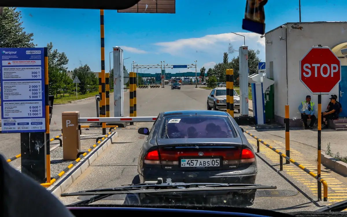 Автомобильные пункты пропуска на казахстанско китайской границе будут закрыты с 16 по 18 февраля Железнодорожные пункты пропуска продолжат работать в штатном режиме Ограничения связаны с праздником Весны в Китае Китайский Новый год
