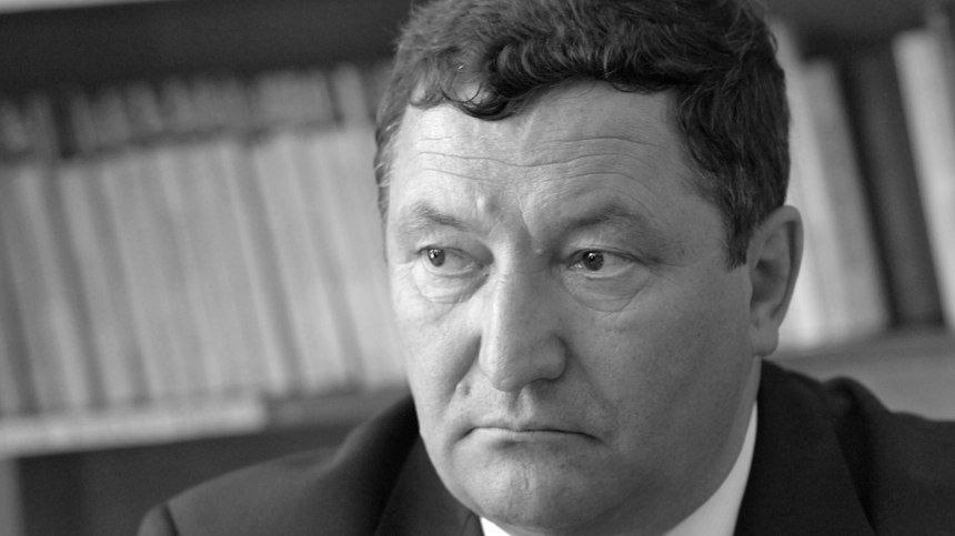 25 августа на оперативном совещании руководитель региона Евгений Первышов предложил увековечить память о бывшем губернаторе Тамбовской области назвав в его честь улицу сквер или парк в новых микрорайонах Тамбова Сегодня исполнилось бы 75 лет Олегу Ивановичу Бетину Я слышал много хороших отзывов о его работе о подходе к управлению и к людям Во время работы в Минстрое мне тоже довелось с ним познакомиться Олег Иванович сделал многое для развития Тамбовской области Можно сказать что он заложил основы управления регионом многие из которых используются до сих пор Считаю что мы должны продолжить увековечивание его памяти например подумать о наименовании улицы или зеленой зоны в Тамбове Конечно с учетом мнения жителей написал в своих соцсетях Евгений Первышов
