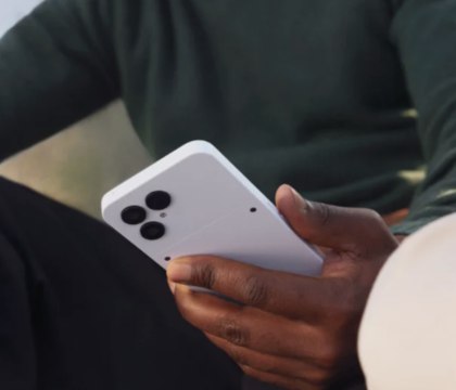 Модульный смартфон Fairphone 6 поступил в продажу за 599 евро — обещают 8 лет обновлений ОС Компания Fairphone начала продажи одноименной модели шестого поколения. Гаджет частично собран из переработанных материалов и имеет сертификат «А» от европейской Energy. Еще одна важная особенность — модульная конструкция все основные компоненты заменяются с помощью всего одно отвертки и долгое время поддержки. Читать далее