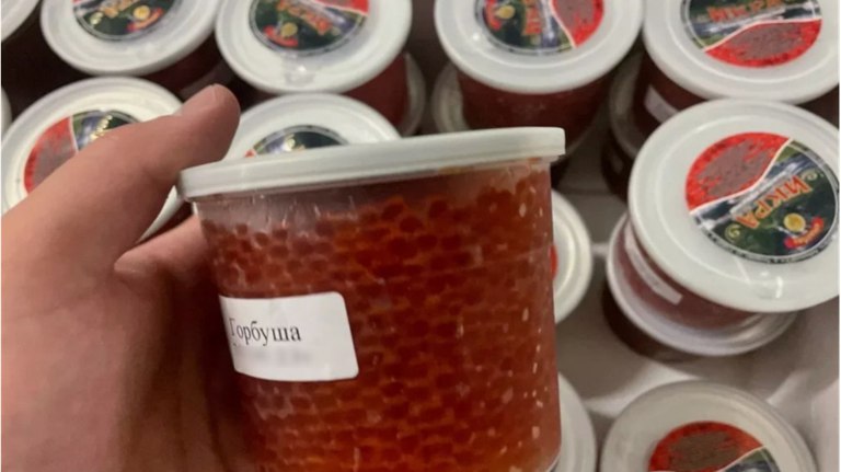 Брянцев предостерегли от покупки лососевой икры в Интернете guberniya tv obshhestvo 323767 Перед новогодними праздниками чтобы избежать лишней суеты брянцы предпочитают походам по магазинам покупку всего необходимого к праздничному столу в онлайн магазинах Среди их неоспоримых преимуществ сравнительная дешевизна даже таких деликатесов как красная икра Но стоит ли рисковать ƃℾ подписаться прислать новость