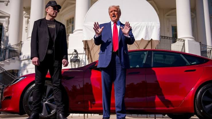 Президент Трамп заявил, что не собирается отказываться от своих Tesla и Starlink, и пожелал Илону Маску всего наилучшего.