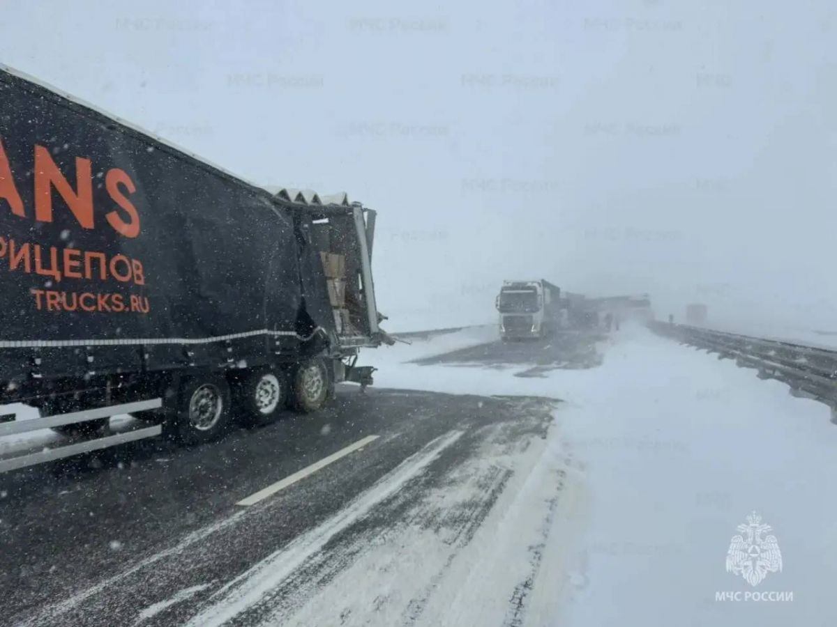 ДТП с участием грузового авто в Богородицком районе создало затор на 254 км трассы М 4 newstula ru fn 1803740 html К месту происшествия незамедлительно были направлены сотрудники МЧС России и скорой медицинской помощи Пострадавших нет Прислать новость Подписаться Мы в MAX