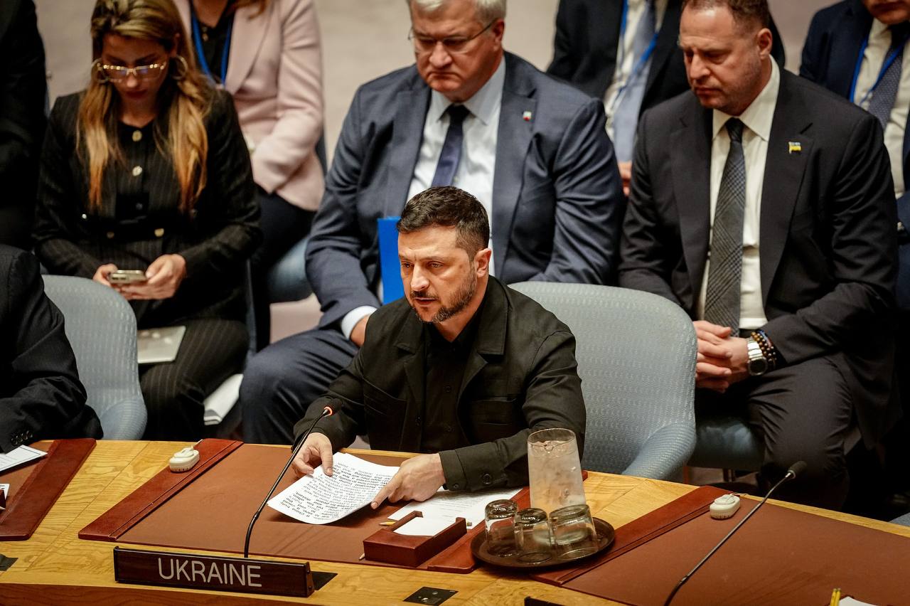 Украина западные страны и Турция предлагали России провести двустороннюю встречу украинского и российского президентов Владимира Зеленского и Владимира Путина в Казахстане рассказал украинский лидер в интервью Fox News Мы предлагали встречу в Турции Саудовской Аравии Катаре в европейских нейтральных странах как Австрия и Швейцария Мы говорили Даже если вы хотите встретиться где то вроде Казахстана мы готовы Вот и все В середине августа Трамп после встречи с Путиным на Аляске и саммита с Зеленским и европейскими лидерами в Белом доме объявил о подготовке встречи президентов России и Украины Фото Kay Nietfeld dpa Global Look Press Следить за новостями РБК в Telegram