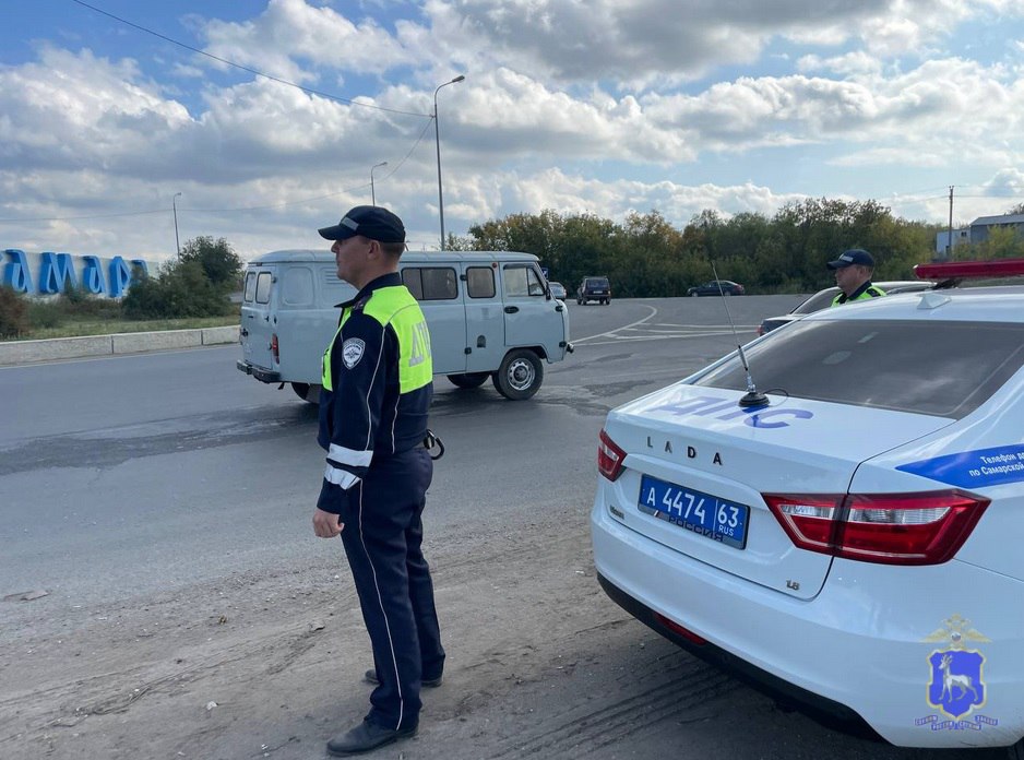 В Волжском районе в отношении злостного нарушителя ПДД РФ вынесен обвинительный приговор. Лишенного права управления транспортными средствами жителя Самары задержали сотрудники Госавтоиспекции. Отделом дознания Отдела МВД России по Волжскому району расследовано и передано в суд уголовное дело, возбужденное в отношении злоумышленника по признакам преступления, предусмотренного ч.2 ст.264.1 УК РФ управление транспортным средством в состоянии опьянения лицом, имеющим судимость . Волжский районный суд доказательства, собранные сотрудниками полиции, признал достаточными для вынесения фигуранту обвинительного приговора. Мужчине назначено наказание в виде 1 года 10 дней принудительных работ с удержанием 10% заработной платы в доход государства с лишением права заниматься деятельностью, связанной с управлением транспортными средствами на срок 4 года, со штрафом в размере 10 000 рублей в доход государства. Приговор вступил в законную силу.