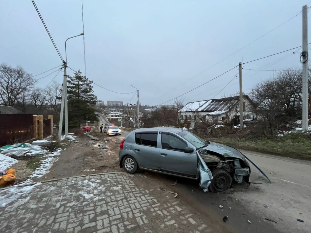 Под Тулой водитель без прав протаранил столб  39-летний водитель не справился с управлением автомобиля «Рено Сандеро» и наехал на опору ЛЭП. Несчастный случай произошел на улице Дзержинского деревни Судаково Большой Тулы.  Читать далее...    TULA.SMI. Не только новости Подписаться