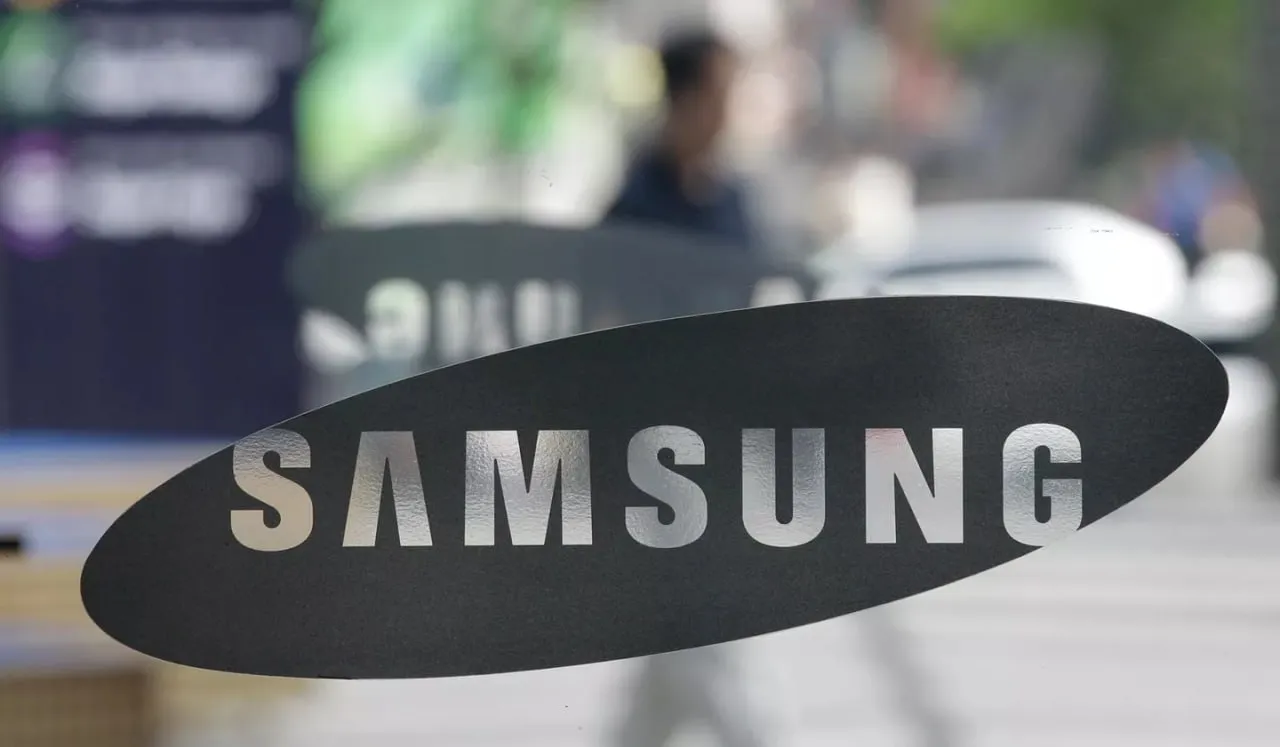 Samsung частично уходит с китайского рынка Южнокорейская компания прекращает продажу всей своей бытовой техники и телевизоров в материковом Китае Она не выдержала ценовой конкуренции с местными производителями При этом компания продолжит там продажи своих мобильных устройств полупроводников и медицинского оборудования Подписаться на РИА Новости экономика