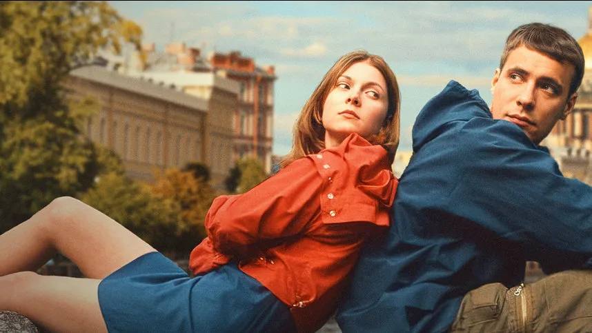 А как вам такое: культовый «Питер FM» получит продолжение. Новый фильм станет легаси-сиквелом, в центре его сюжета будут новые герои, а действие развернется спустя большое количество времени. Евгении Цыганов, Екатерина Федулова и Ира Рахманова, сыгравшие роли в оригинальном фильме, вернутся в продолжении.