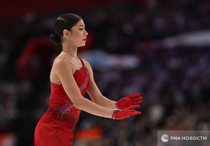 Петросян лидирует после короткой программы на чемпионате России За свое выступление Аделия получила 86 52 балла Во время проката фигуристка впервые в соревновательном сезоне прыгнула тройной аксель 2 Алиса Двоеглазова 74 59 3 Анна Фролова 73 93 Произвольную программу фигуристки представят в субботу 20 декабря Подписывайтесь на РИА Новости Спорт в MAX